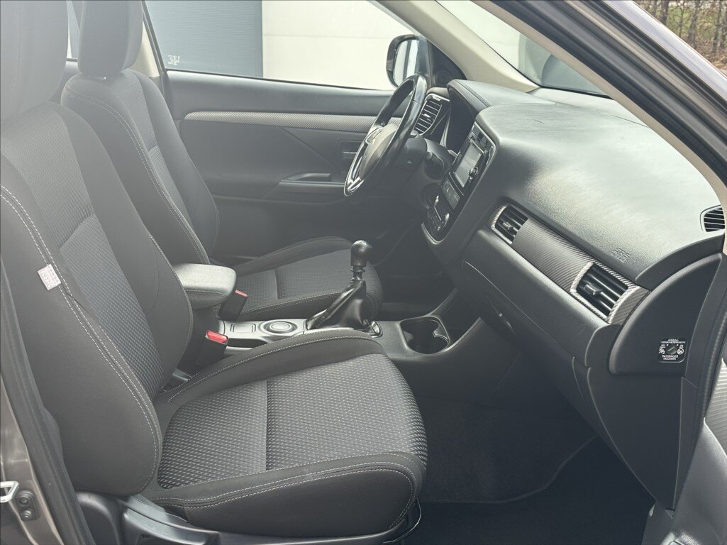 Mitsubishi Outlander SUV / Terénní 2,3 l 110 kw