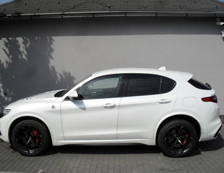 Alfa Romeo Stelvio SUV / Terénní 2,9 l 375 kw