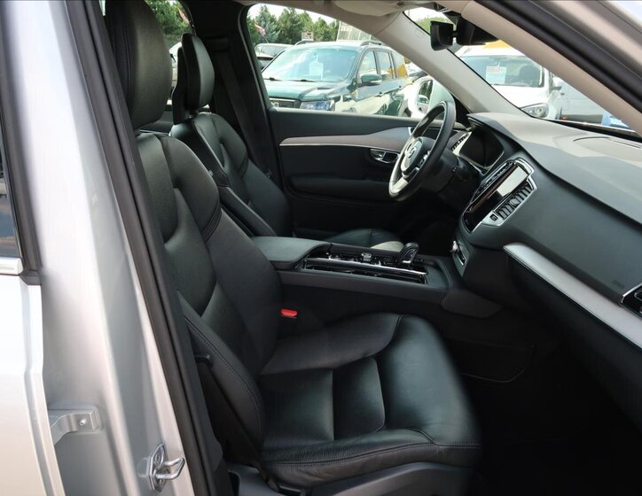 Volvo XC90 SUV / Terénní 2,0 l 173 kw