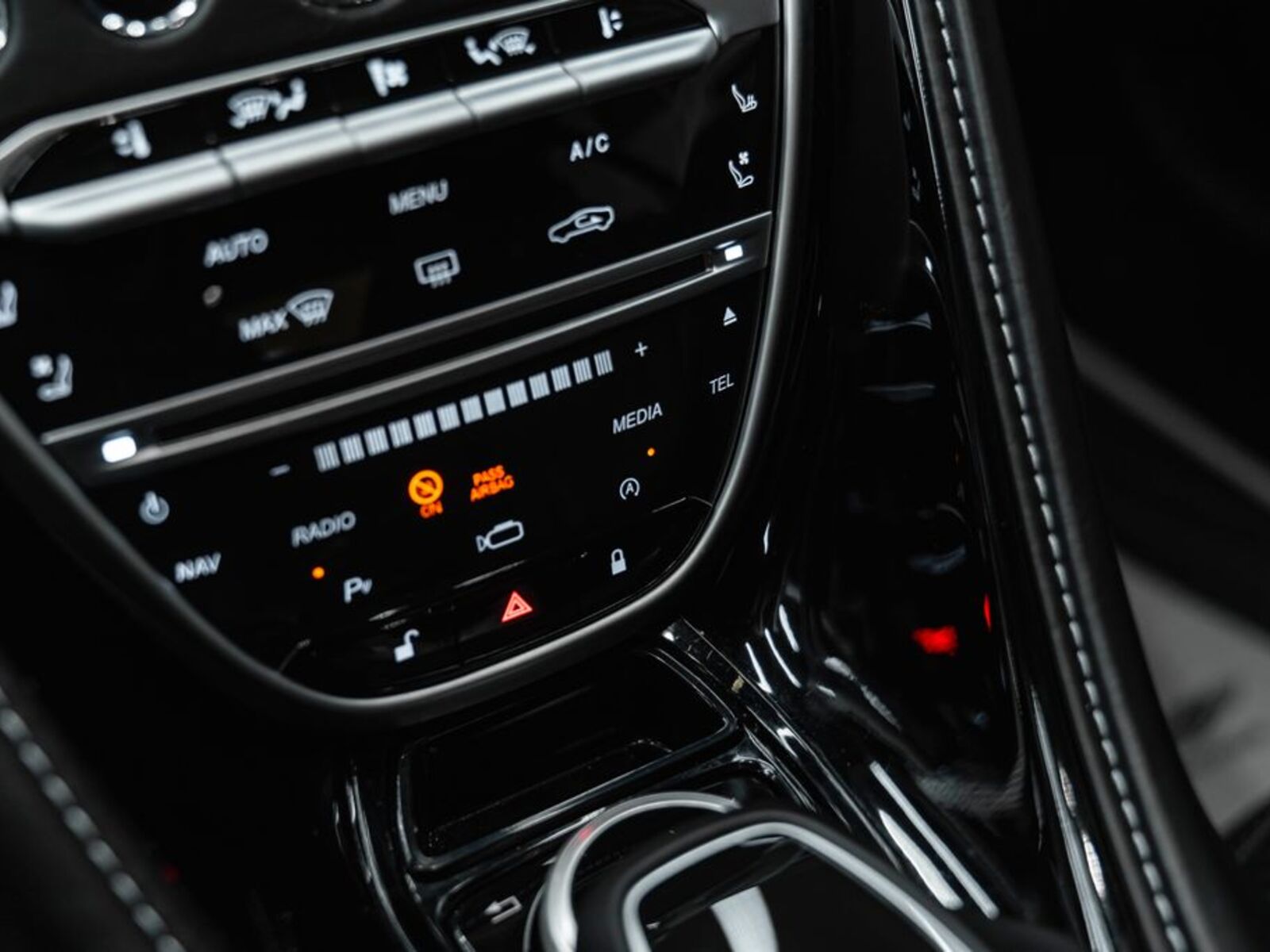 Aston Martin DB11 14