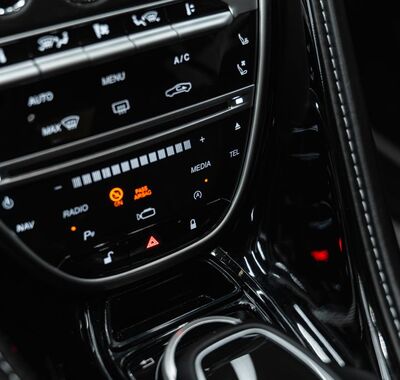 Aston Martin DB11 14