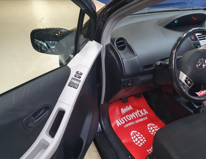 Toyota Yaris Hatchback 998,0 51 kw