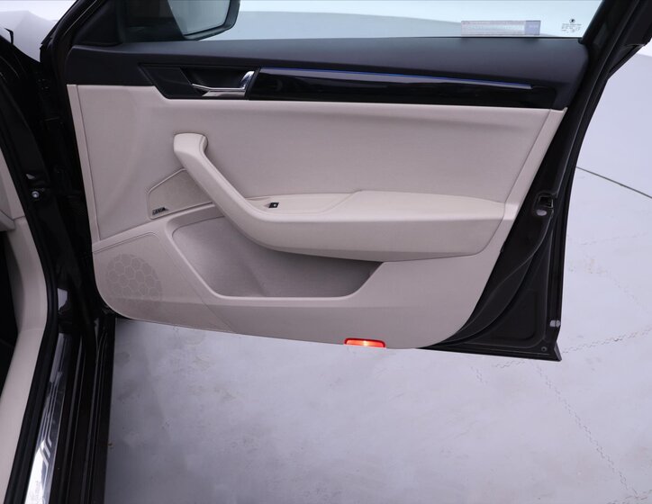 Škoda Superb Liftback 2,0 l 110 kw