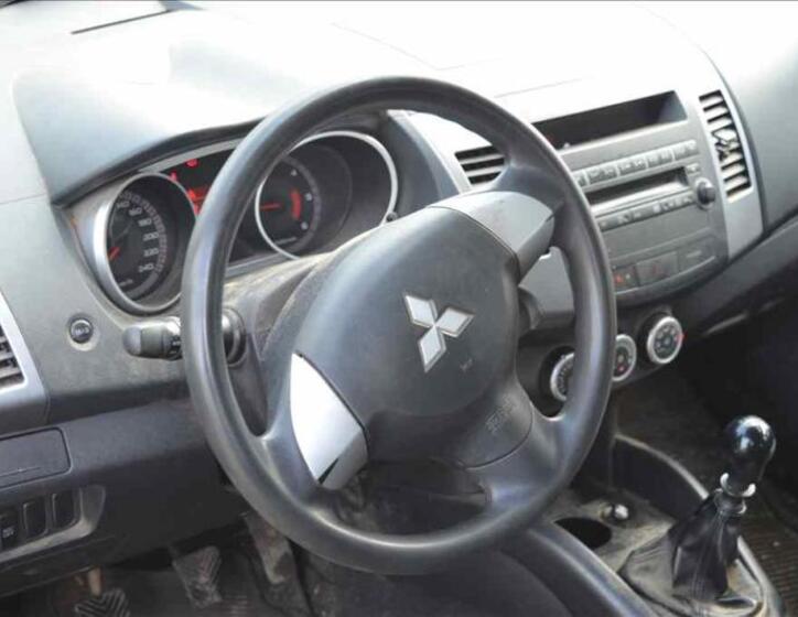 Mitsubishi Outlander 16