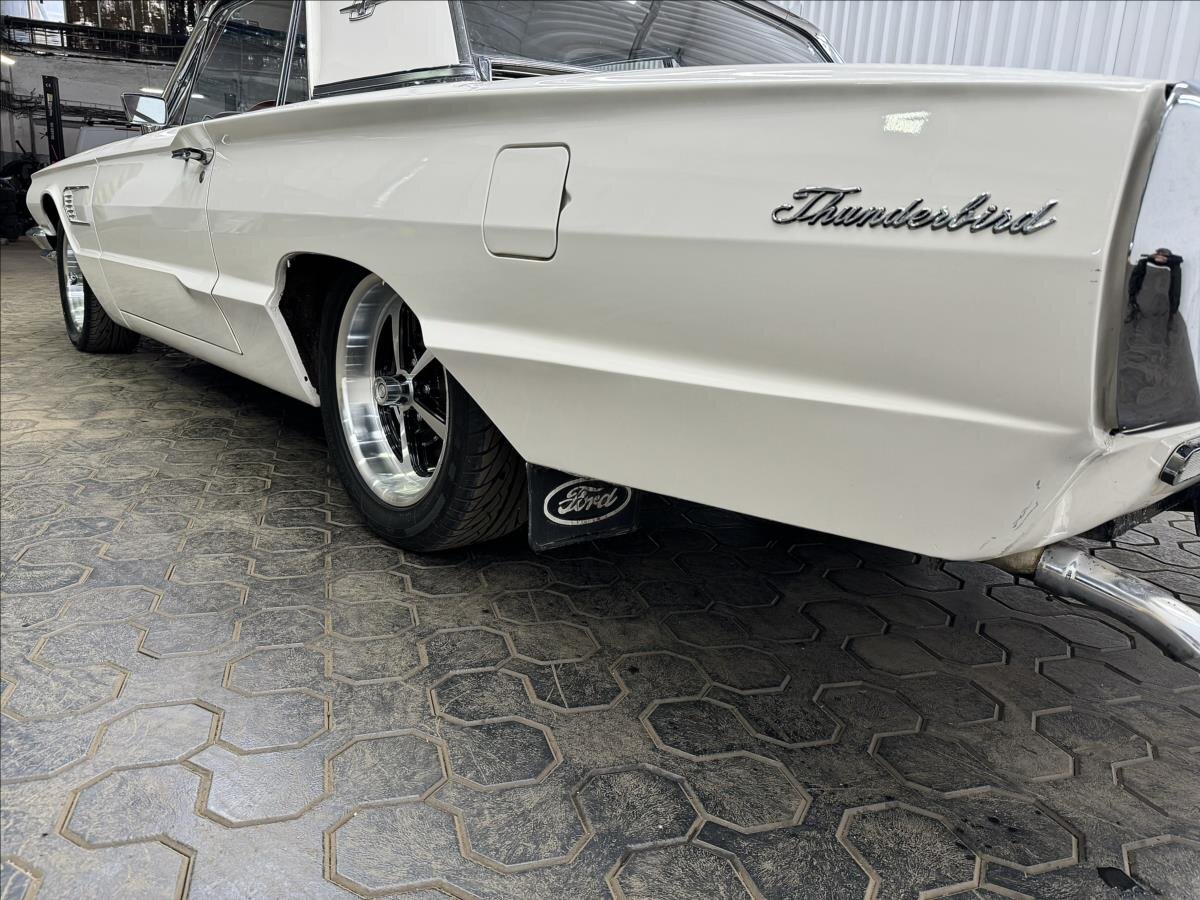 Ford Thunderbird Kupé 6,4 l 224 kw