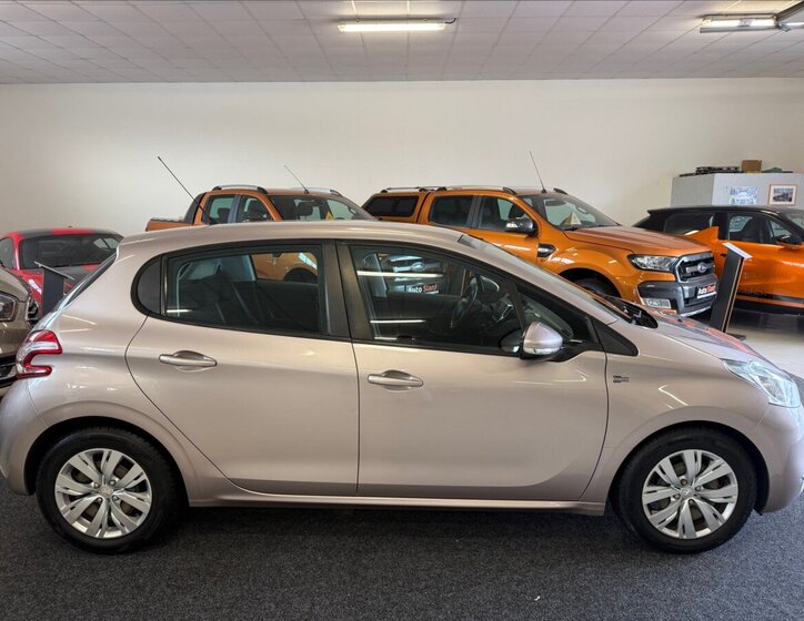 Peugeot 208 Hatchback 1,4 l 70 kw