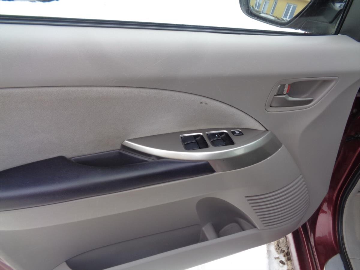 Mitsubishi Grandis Kombi 2,4 l 121 kw