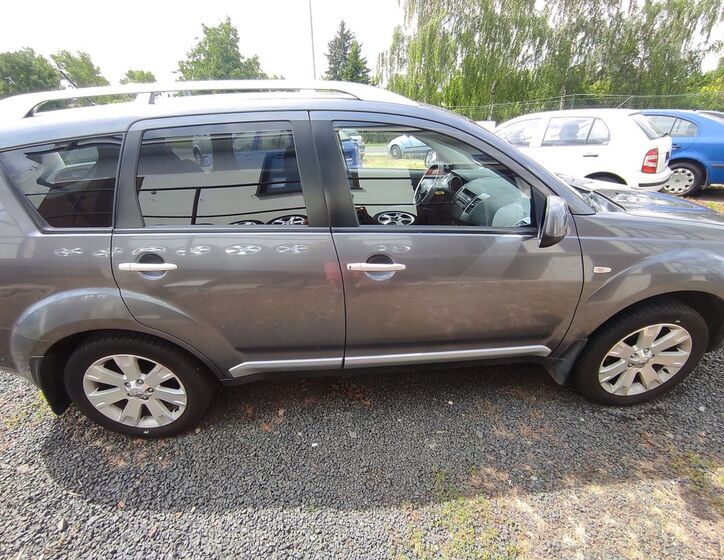 Mitsubishi Outlander 6