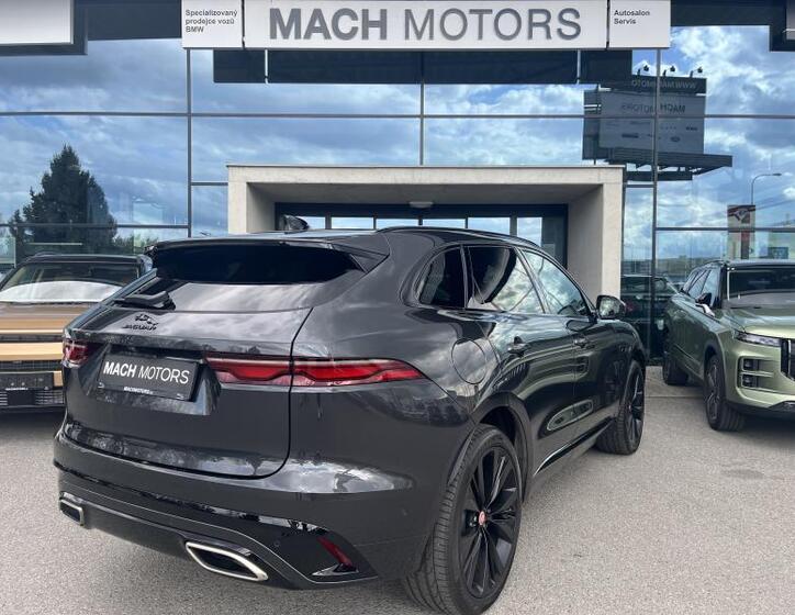 Jaguar F-Pace 6
