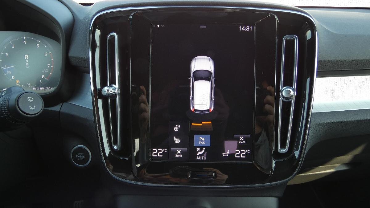 Volvo XC40 SUV / Terénní 1,5 l 95 kw