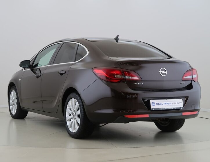 Opel Astra Sedan / Limuzína 1,6 l 100 kw