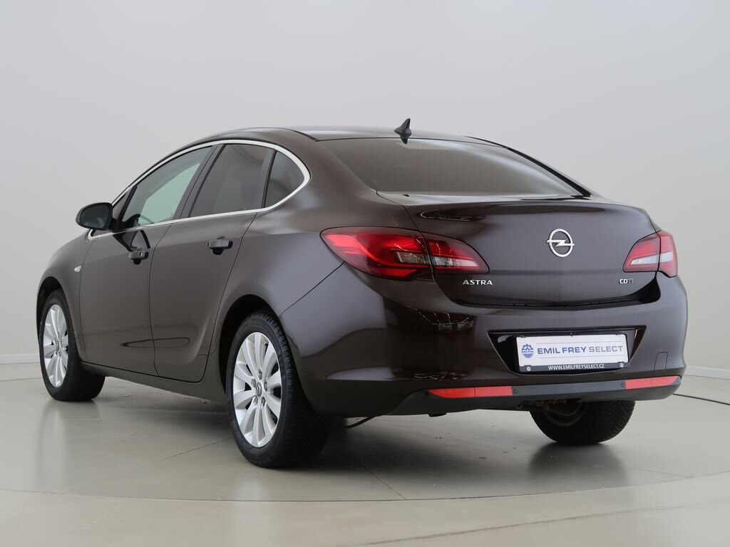 Opel Astra Sedan / Limuzína 1,6 l 100 kw