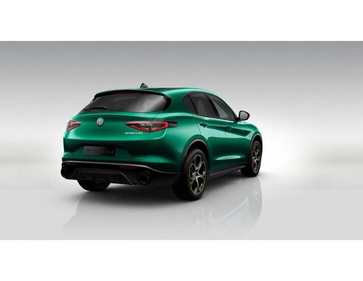 Alfa Romeo Stelvio 4