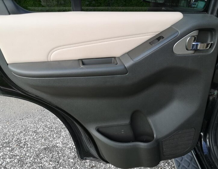 Nissan Pathfinder Kombi 2,5 l 140 kw