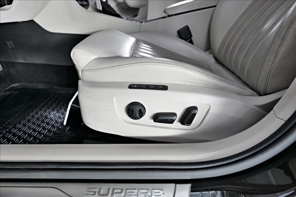 Škoda Superb Sedan / Limuzína 2,0 l 200 kw