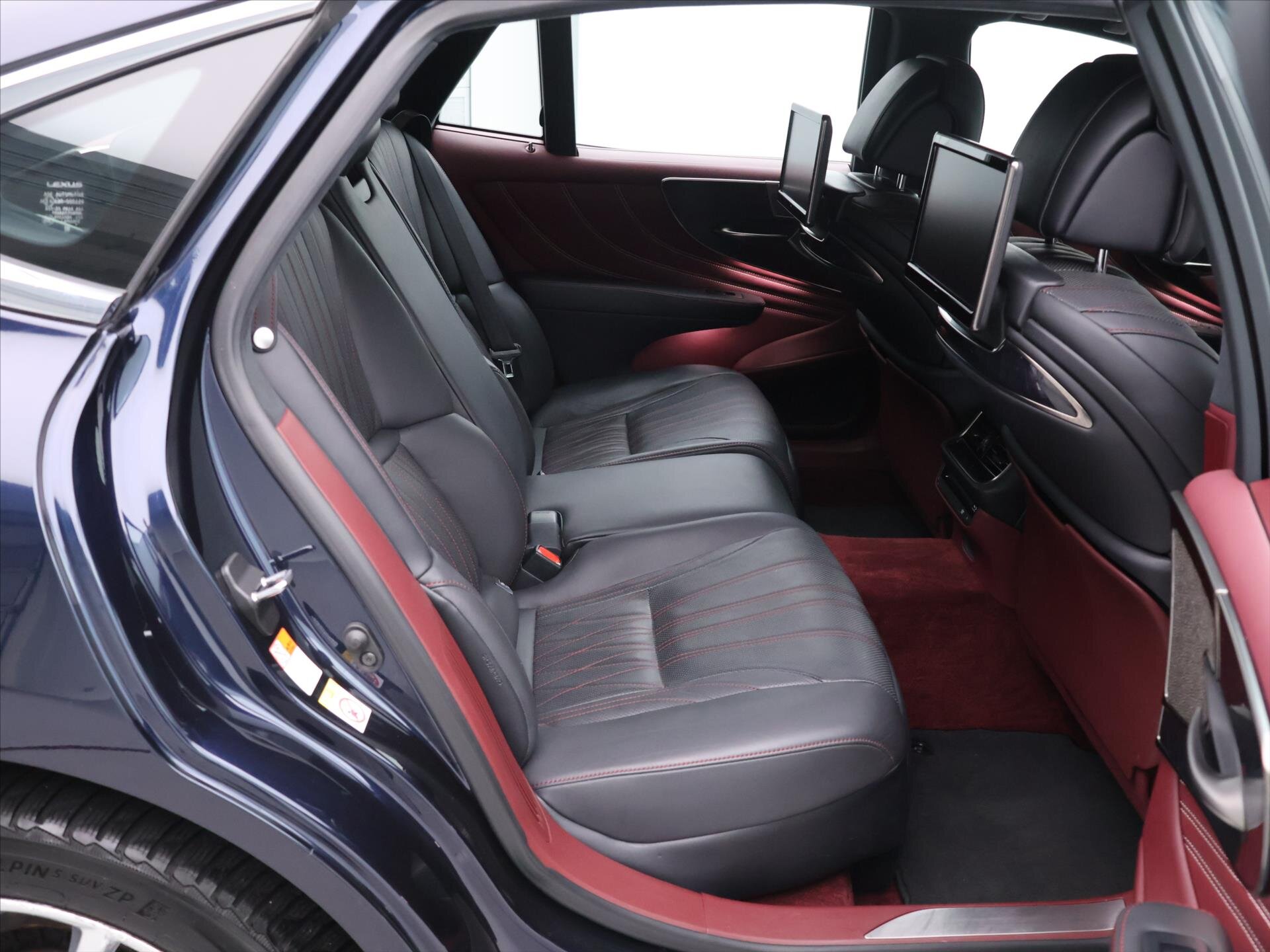 Lexus LS 500h Sedan / Limuzína 3,5 l 220 kw