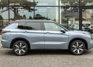 Mitsubishi Outlander 4