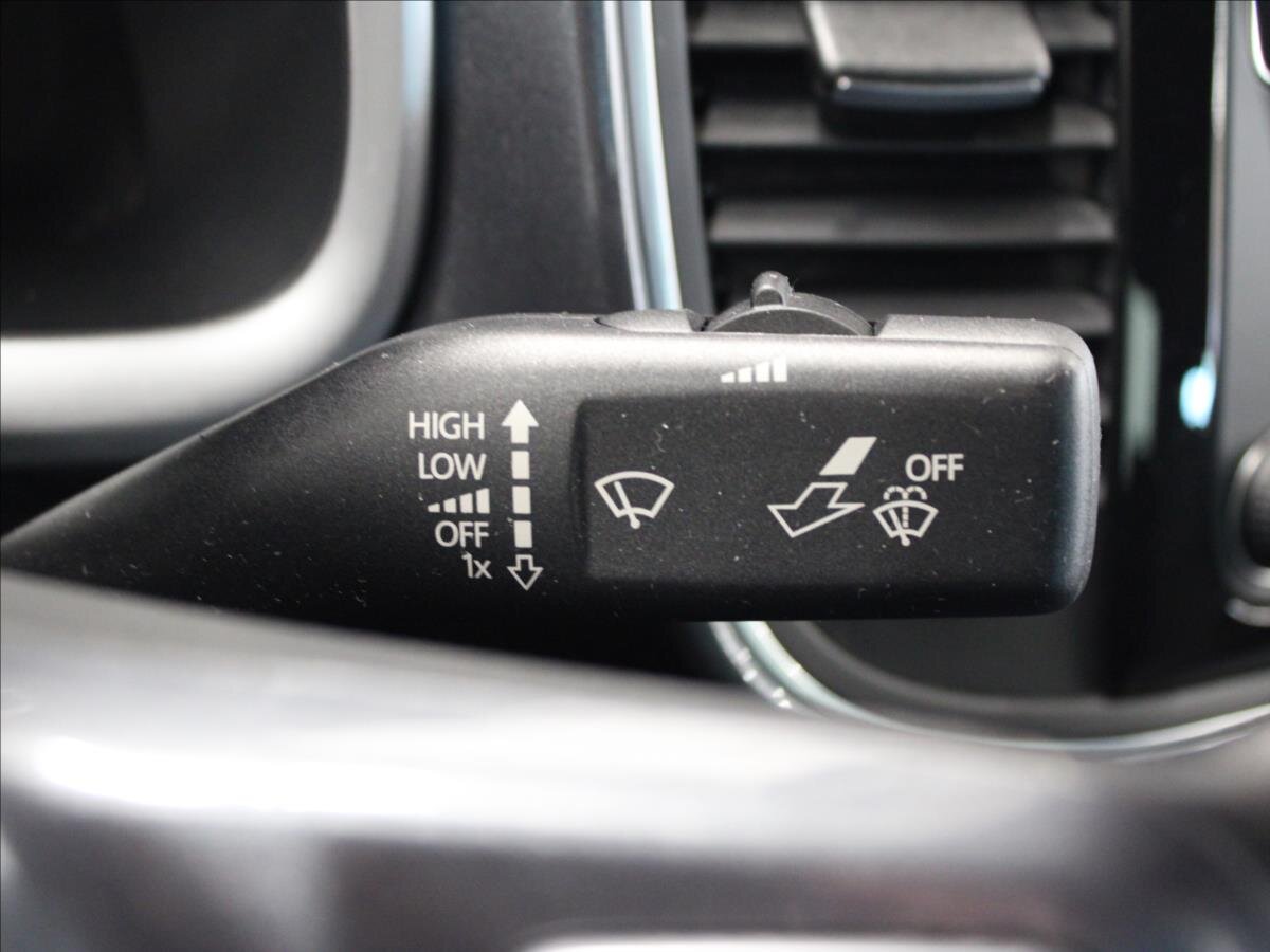 Volkswagen Beetle Hatchback 1,2 l 77 kw