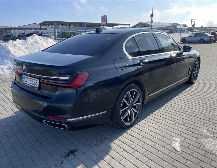 BMW Řada 7 Sedan 3,0 l 210 kw