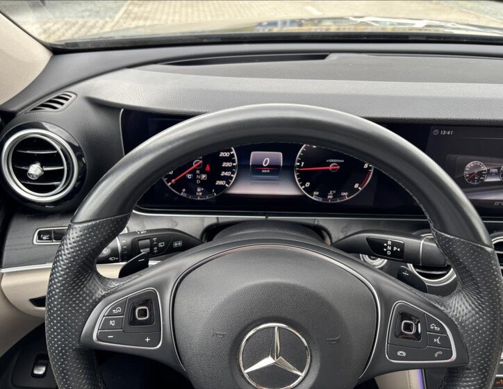 Mercedes-Benz Třídy E Kombi 2,0 l 143 kw