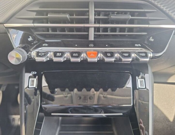 Peugeot 208 Hatchback 1,2 l 74 kw