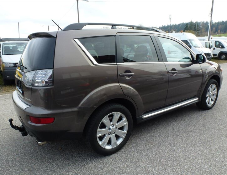 Mitsubishi Outlander 9