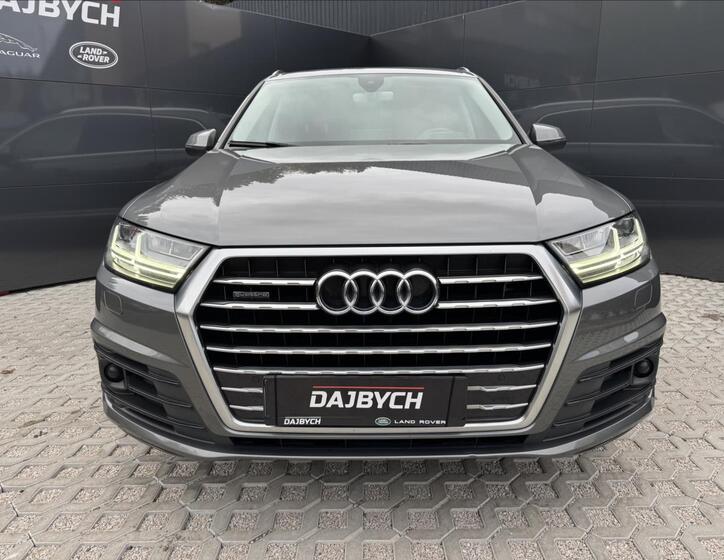 Audi Q7 4