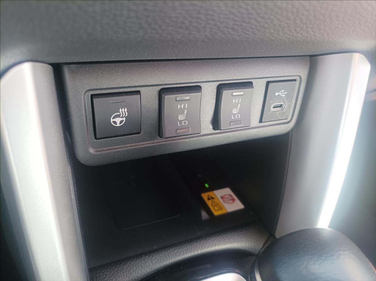 Toyota Corolla Cross SUV / Terénní 2,0 l 112 kw