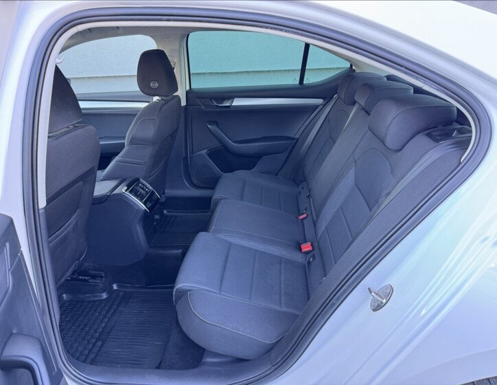 Škoda Superb Sedan / Limuzína 2,0 l 140 kw