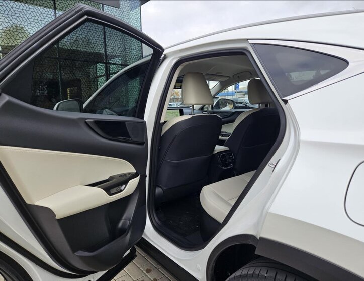 Lexus NX 450h plus SUV / Terénní 2,5 l 227 kw