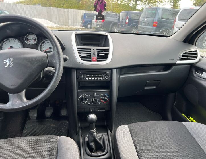 Peugeot 207 11
