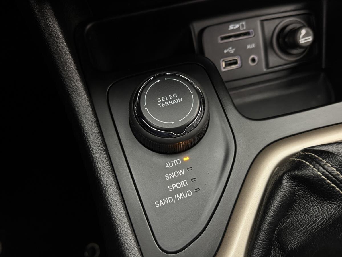 Jeep Cherokee SUV 2,0 l 103 kw