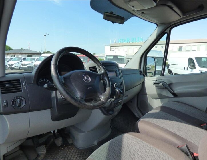 Mercedes-Benz Sprinter 11