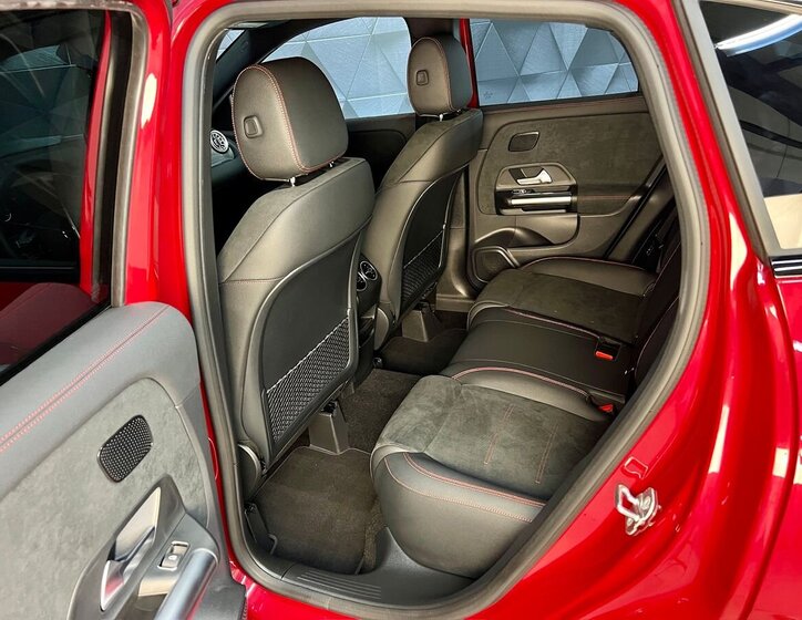 Mercedes-Benz GLA 11