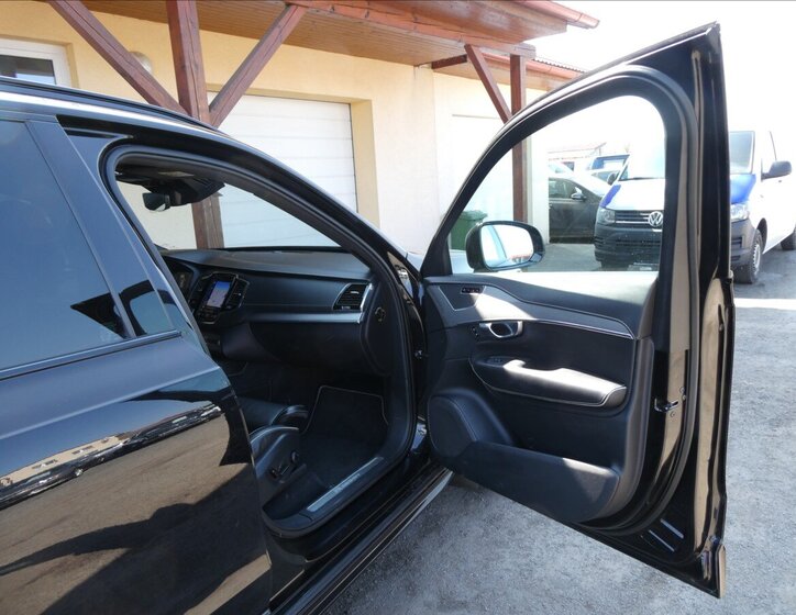 Volvo XC90 SUV / Terénní 2,0 l 228 kw