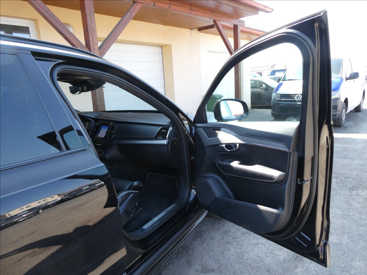 Volvo XC90 SUV / Terénní 2,0 l 228 kw