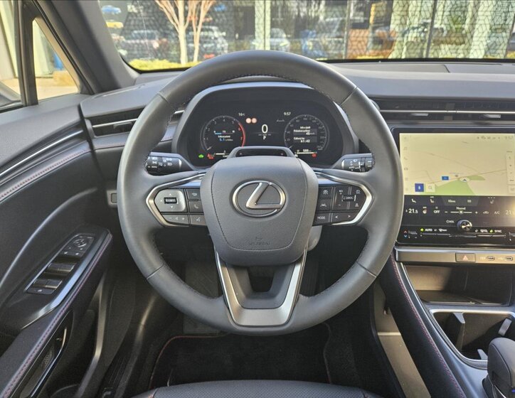 Lexus LBX SUV / Terénní 1,5 l 100 kw