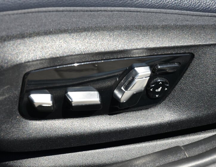 BMW Řada 5 Sedan / Limuzína 3,0 l 250 kw