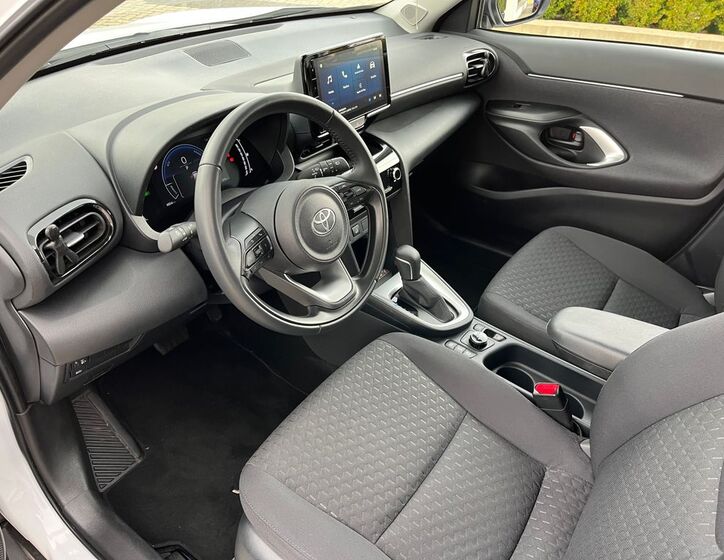 Toyota Yaris Cross 15