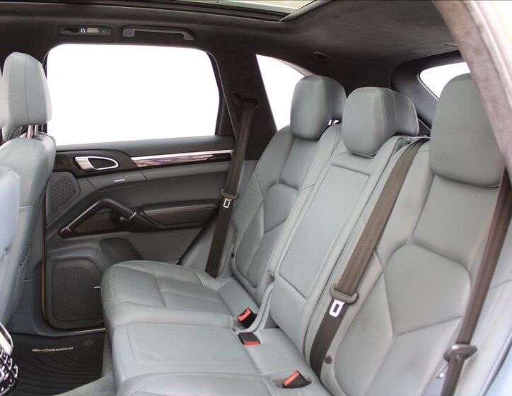 Porsche Cayenne SUV / Terénní 4,8 l 294 kw