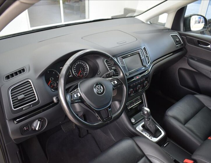 Volkswagen Sharan 9