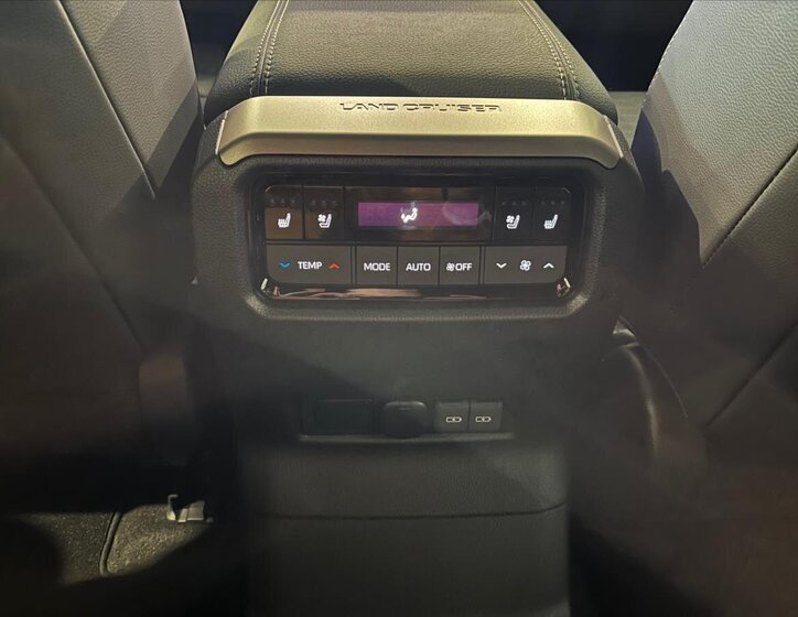 Toyota Land Cruiser 16