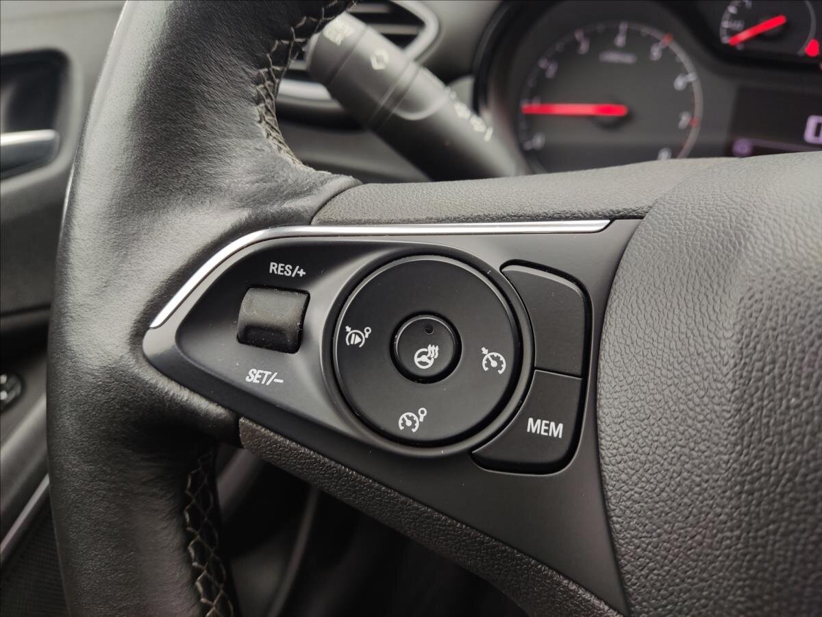 Opel Crossland X SUV / Terénní 1,2 l 61 kw