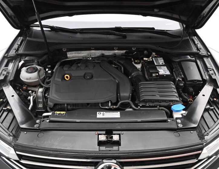 Volkswagen Passat 9
