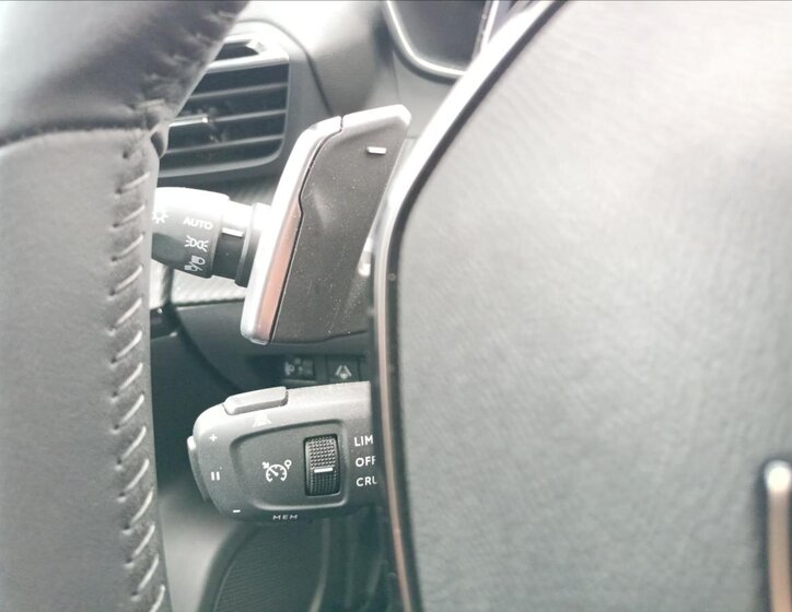 Peugeot 2008 SUV 1,2 l 96 kw