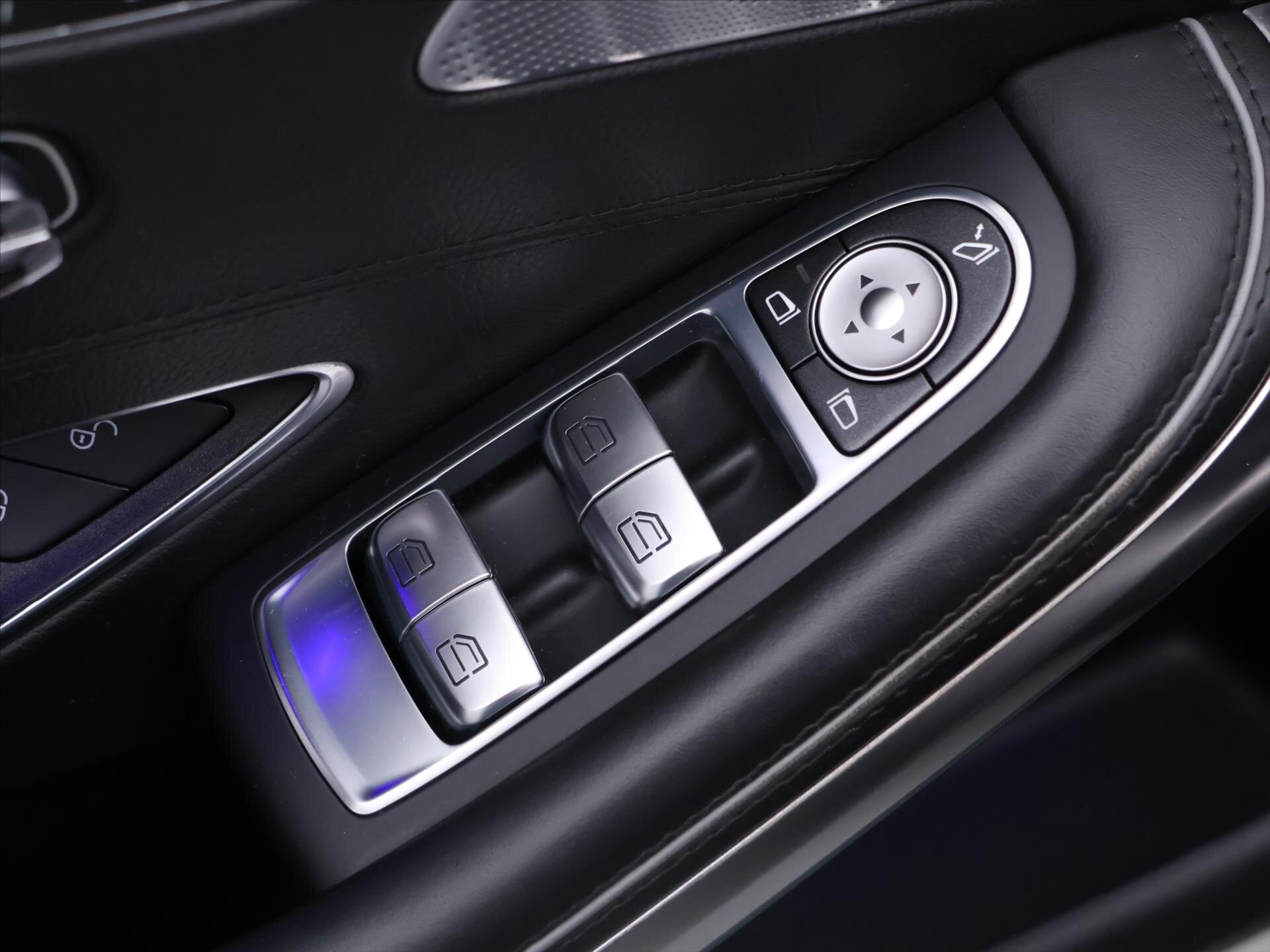 Mercedes-Benz Třídy S Kupé 5,5 l 430 kw