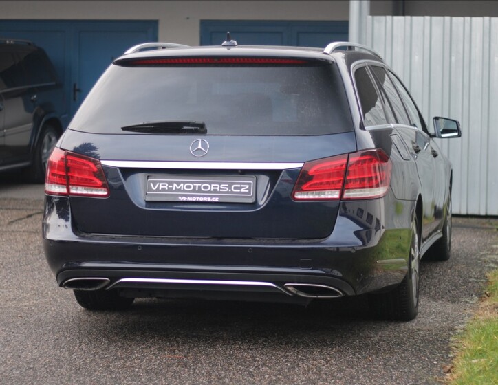 Mercedes-Benz Třídy E 8