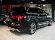 Audi Q7 6