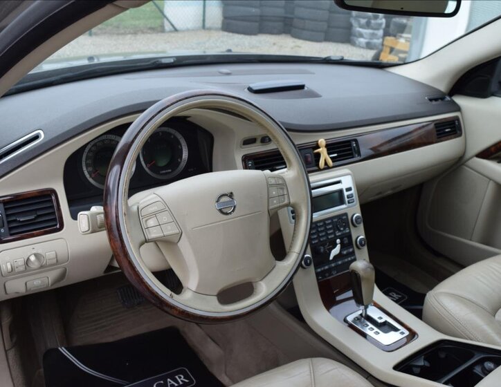 Volvo XC70 Kombi 2,4 l 120 kw