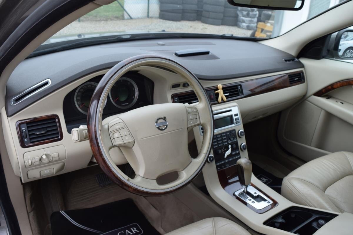 Volvo XC70 Kombi 2,4 l 120 kw